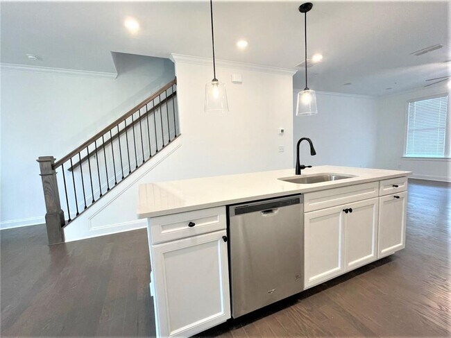Building Photo - 6523 Beacon Dr