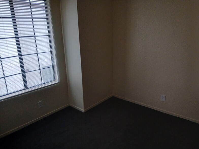 Building Photo - 38550 22nd St E