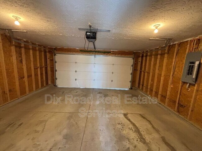 Building Photo - 2497 Deercove Ct.