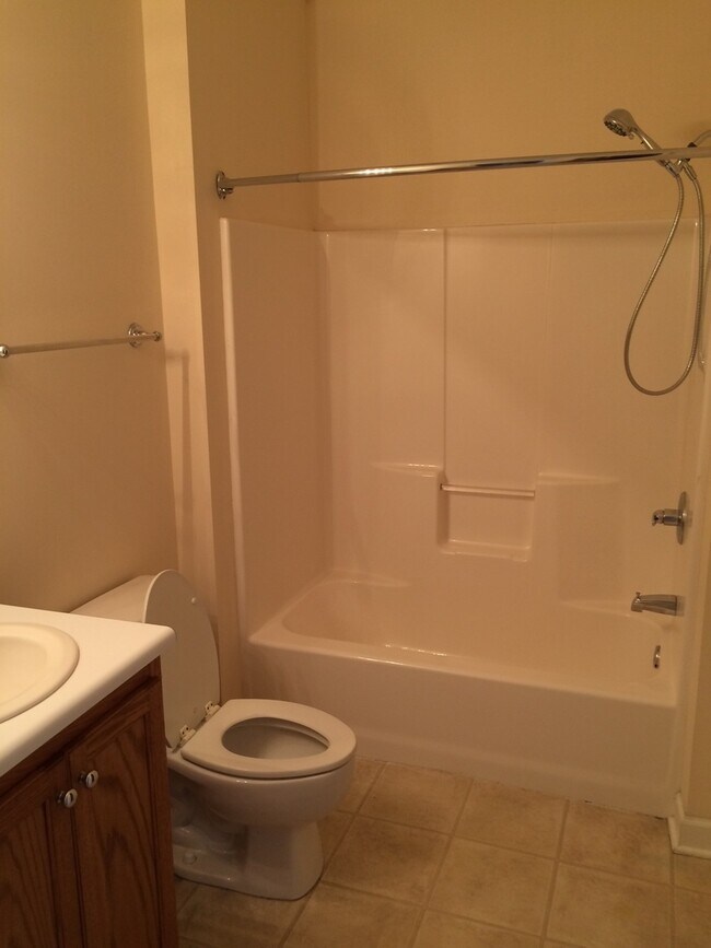 Building Photo - 2BD/2.5B Duplex in N. Valdosta City Limits