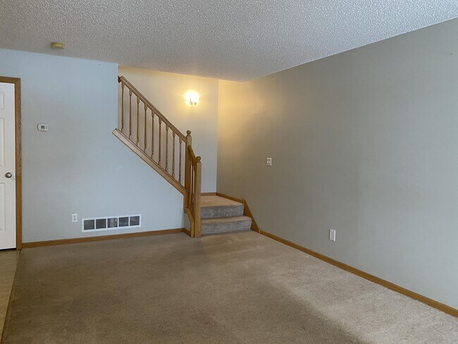 Building Photo - 860 Independence Dr