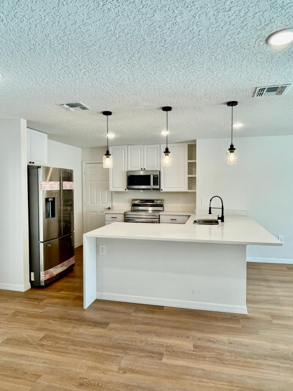 Building Photo - 405 St Johns Ln