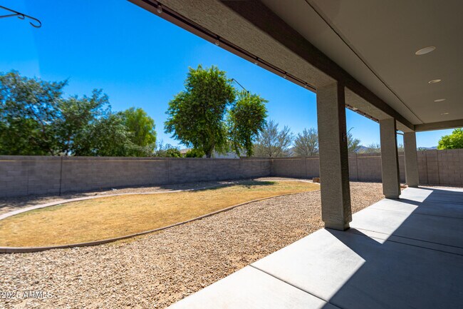Building Photo - 18433 W Sunnyslope Ln