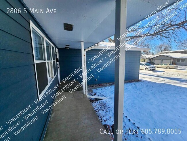 Building Photo - 2806 S Main Ave