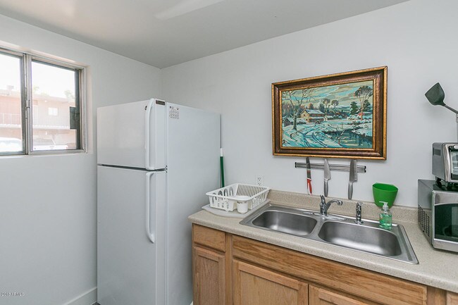 Building Photo - 6125 E Indian School Rd