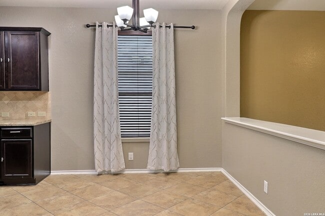 Building Photo - 211 Finch Knoll