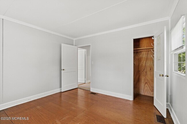 Building Photo - 565 Prospect Ave