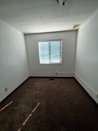 Building Photo - VMH-Vine Maple Triplex