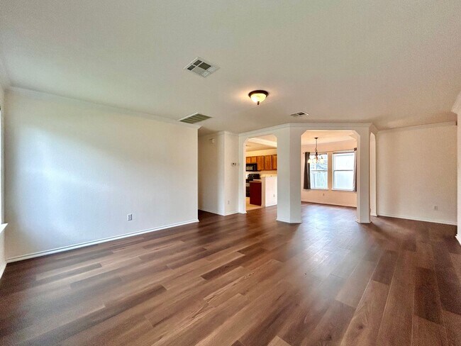 Building Photo - 102 Adamae Ln