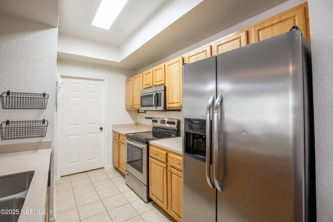 Building Photo - 10075 Gate Pkwy