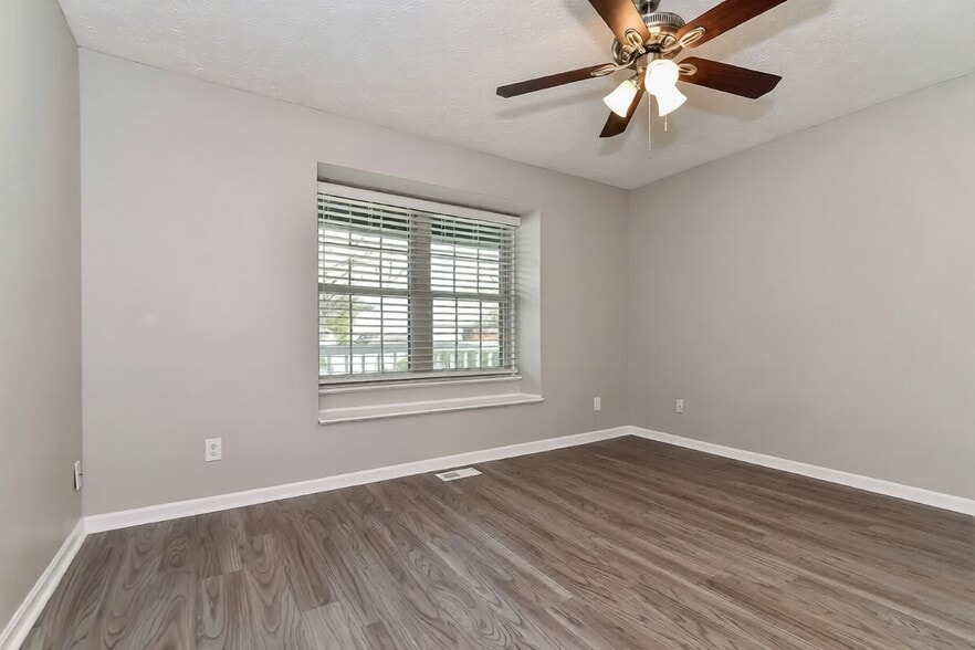 Building Photo - 1825 Keystone Lakes Dr