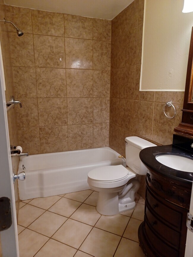 Building Photo - 120 Sandy Ln