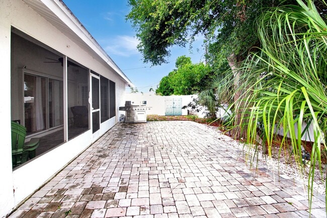 Building Photo - South Venice Annual Home For Rent