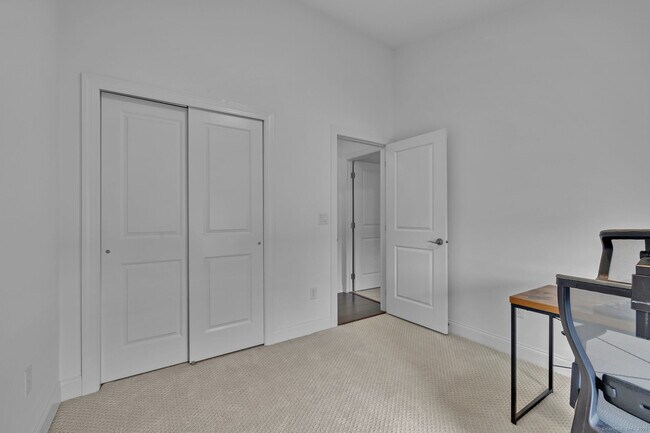Building Photo - 8 Brentwood Cir