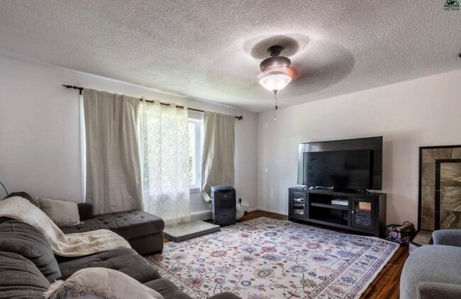 Building Photo - 4-Bedroom Fairbanks Home with Garage, Deck...