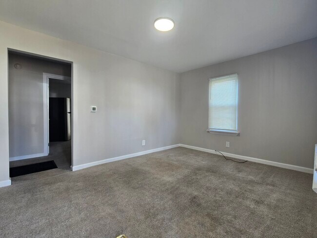 Building Photo - 316 E Highland Dr