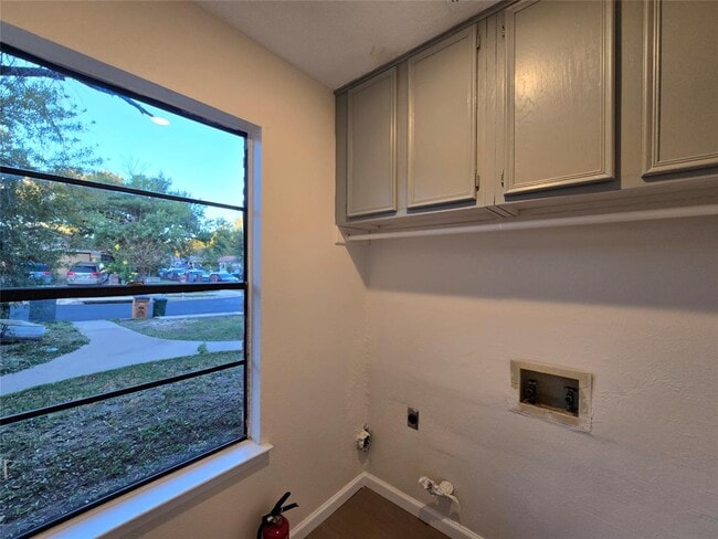 Building Photo - 1305 Dobie Dr