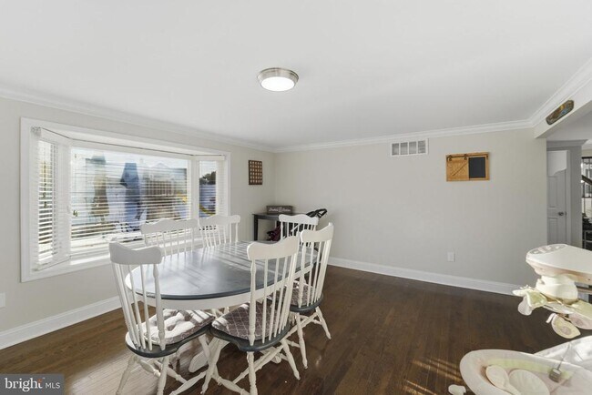 Building Photo - 38 Vine Way