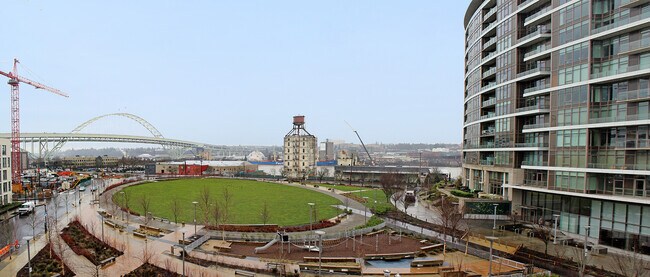 Building Photo - Unrivaled Cosmopolitan Condo w/Breathtaking City & River Views