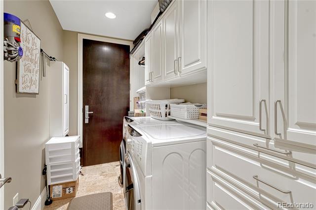 Building Photo - 5455 Landmark Pl