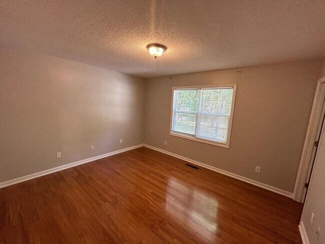 Building Photo - Greensboro Home - Lisa Barker - (734) 231-...