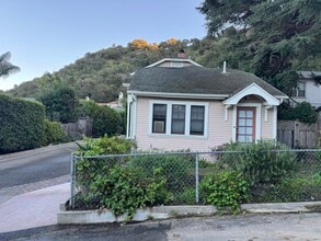 Building Photo - 819 W Figueroa St