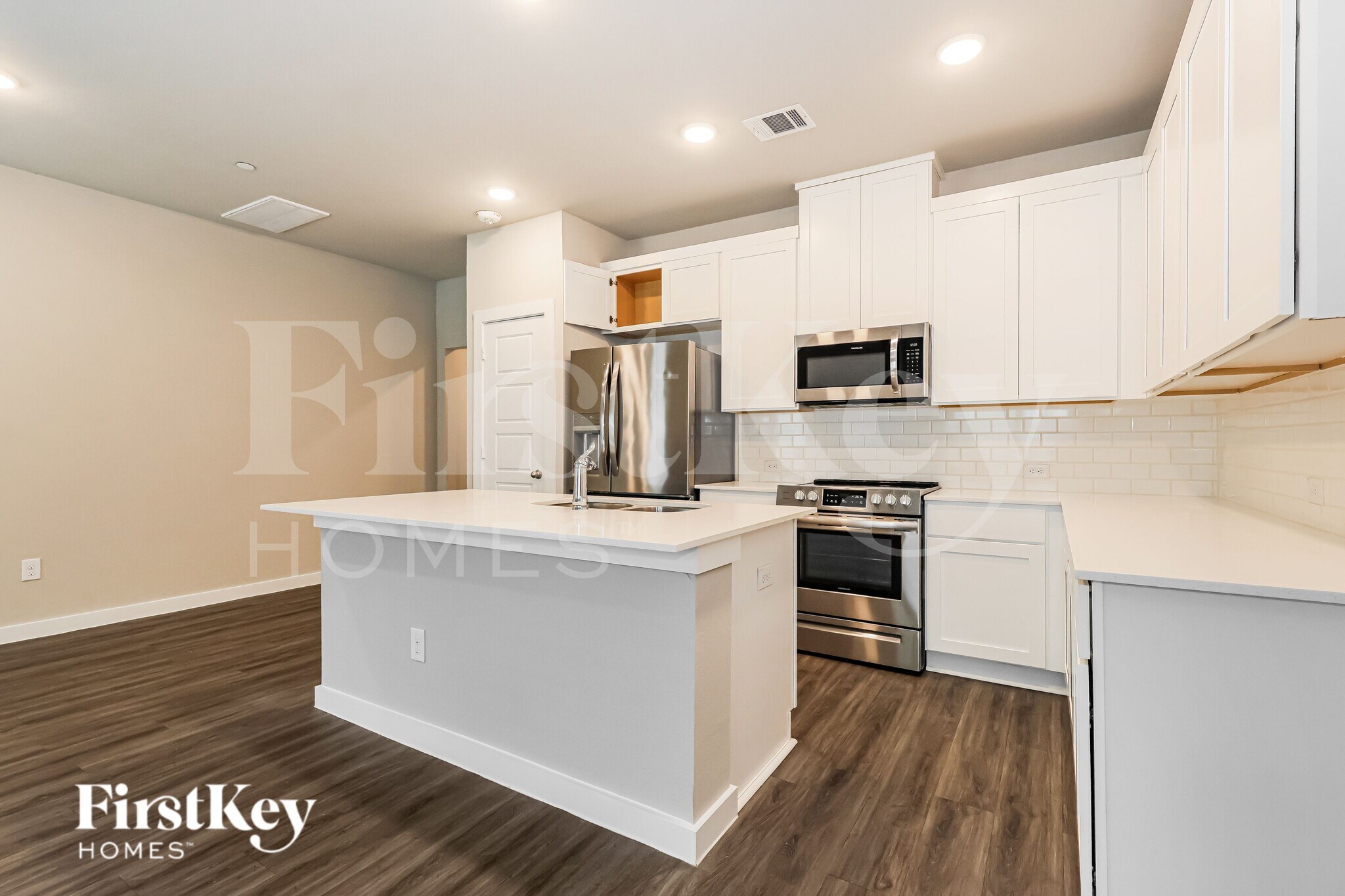Building Photo - 305 N Centro Cir