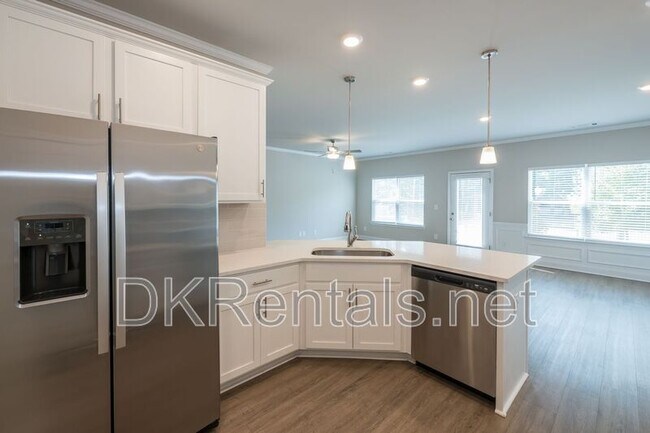 Building Photo - 1526 Fern Ridge Ln