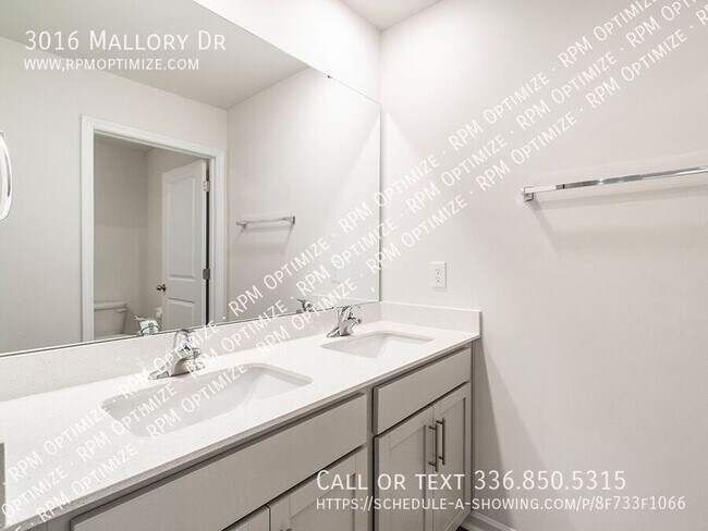 Building Photo - 3016 Mallory Dr