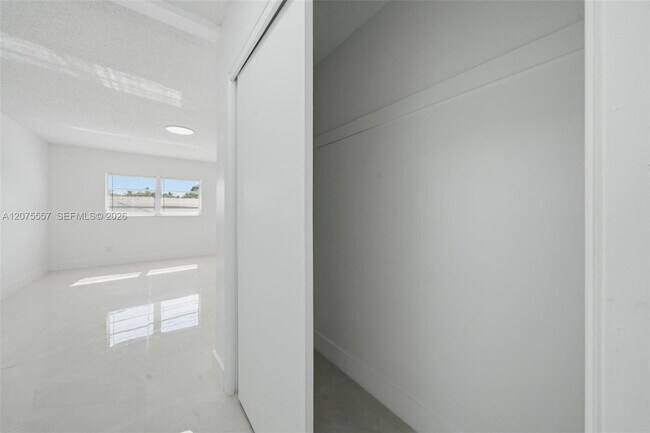 Building Photo - 11000 NW 21st Ct