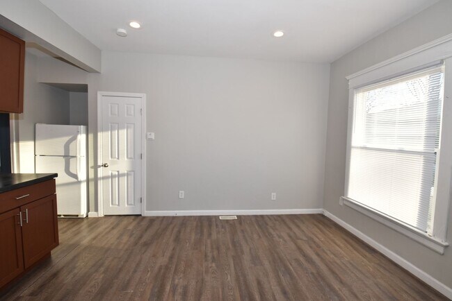 Building Photo - 111-113 S West St Mishawaka