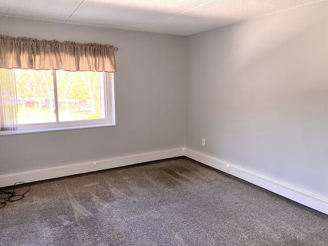 Building Photo - 573 Broad St