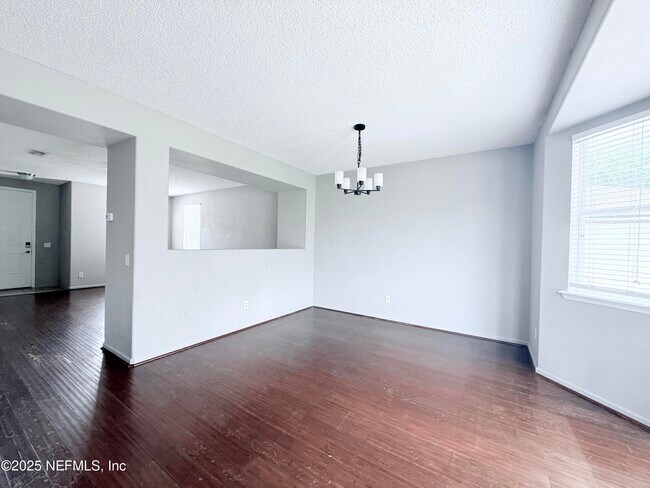 Building Photo - 404 Monet Ave