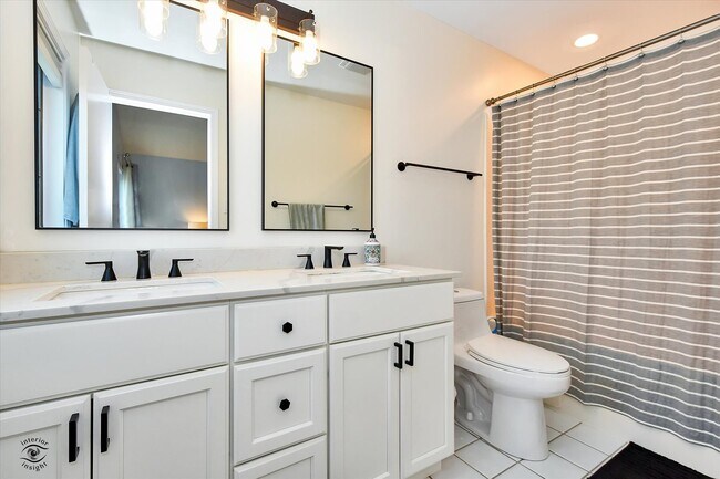 Building Photo - 17323 Lakebrook Dr