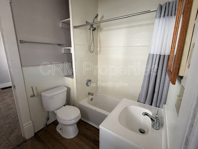 Building Photo - 310 N Lindsay St