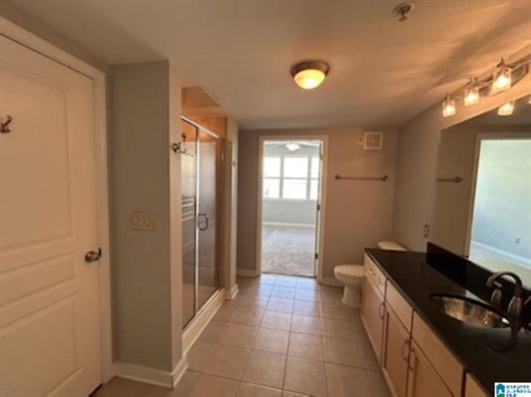 Ceramic Tile Shower - 2020 5th Ave S