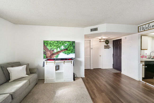 Building Photo - 1518 SE Royal Green Cir