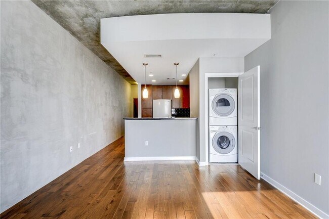 Building Photo - 360 Nueces St