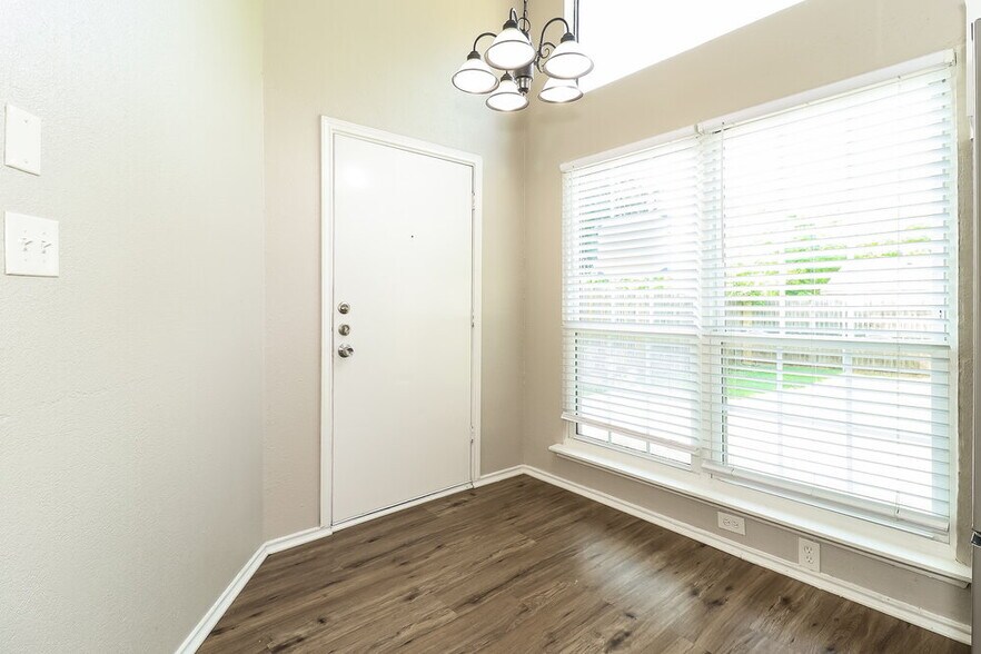 Building Photo - 2618 Butterfield Dr