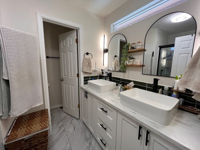 Building Photo - Fantastic Home in North Fort Collins