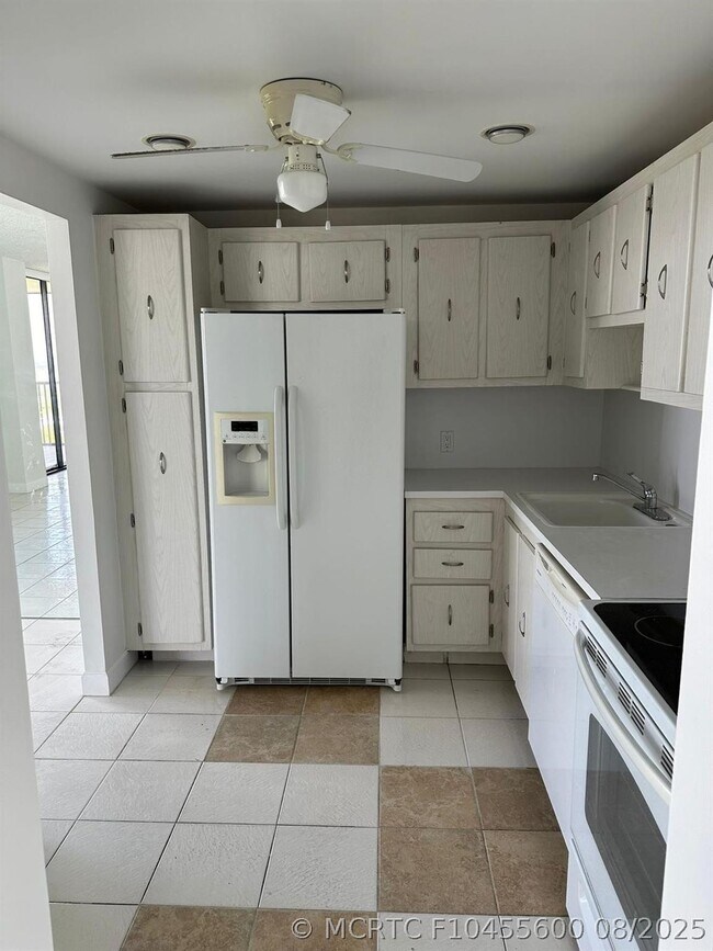 Building Photo - 20301 W Country Club Dr