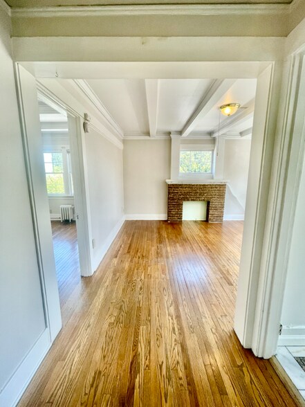 Building Photo - 901 N M St