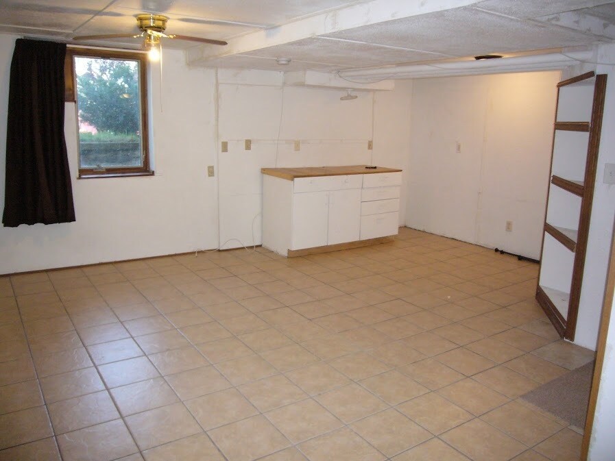 Basement bedroom - 1927 E 5th St