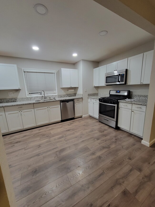 Building Photo - 1511 Paradise Ln