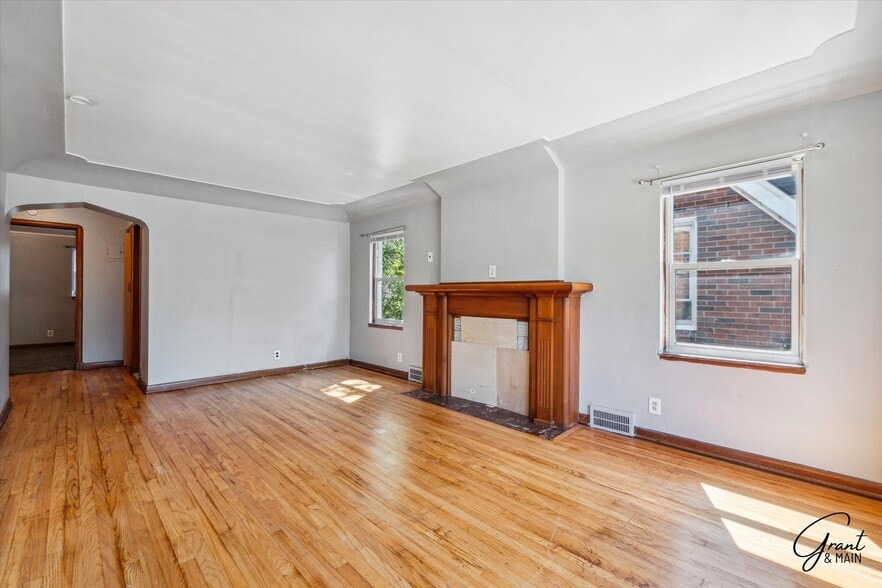 Building Photo - 5074 Chalmers St