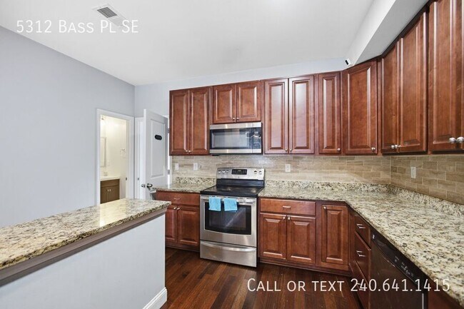 Building Photo - 5312 Bass Pl SE