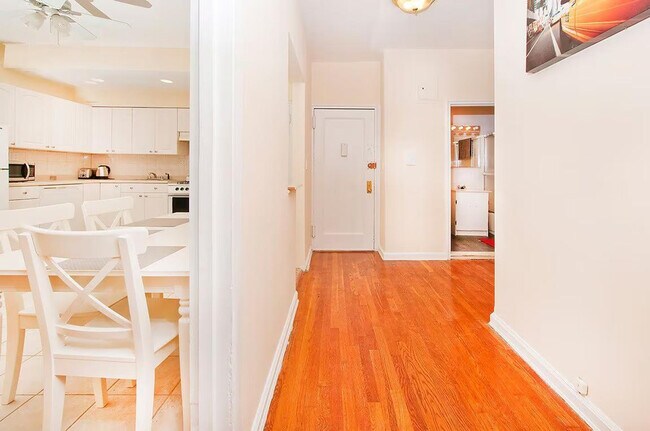 Building Photo - 236 E 80th St