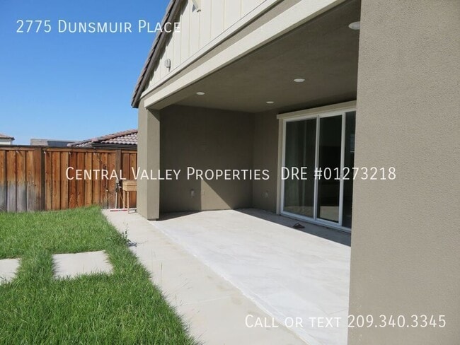 Building Photo - 2775 Dunsmuir Ave