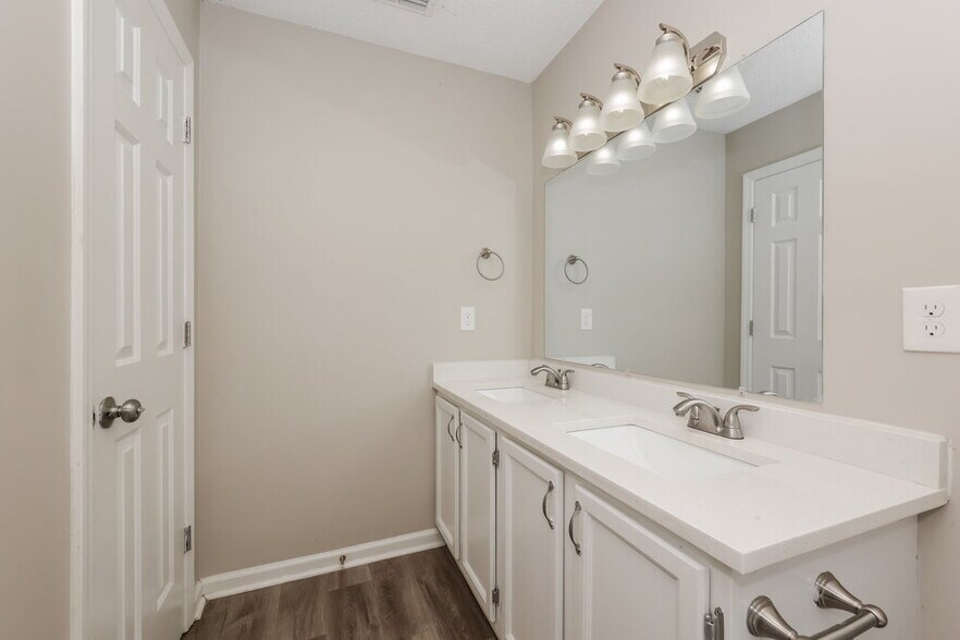 Building Photo - 205 Babe Ruth Cove