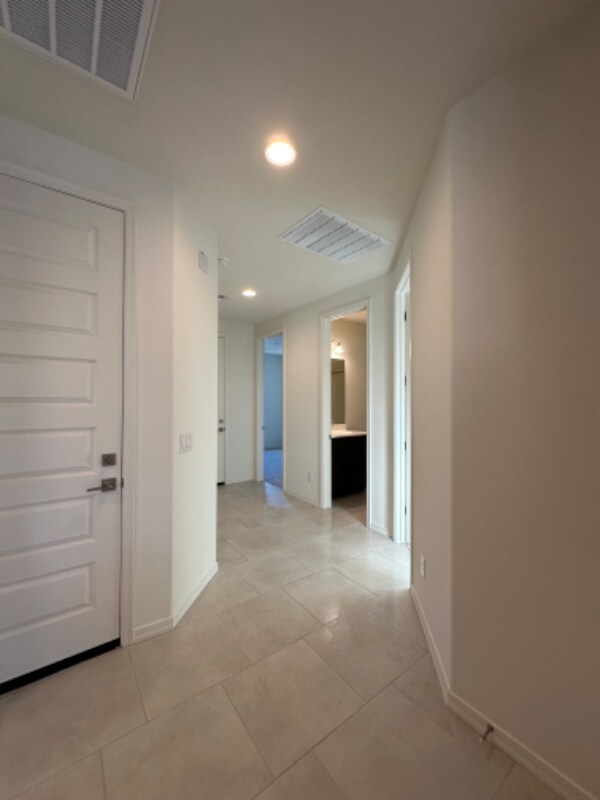 Building Photo - 24240 W Hess Ave